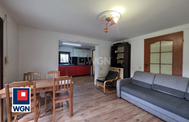 Dom z dużą działką w spokojnej okolicy Okmiany, gm. Chojnów  
  
Na sprzedaż przestronny dom z lat 70., położony w cichej i mal