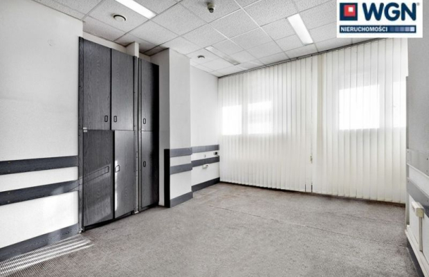 Międzyrzec Podlaski, budynek biurowo-magazynowy, 2095 m2, sprzedam, 1 200 000 zł, netto.  
  
Duże powierzchnie biurowe z zaple
