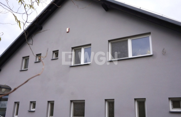 Radwanice, Lipin, przetwórnia, sklep, magazyn, działka 26 ar, sprzedam, 1 750 000 zł.  
  
Na sprzedaż budynek wolnostojący, pi