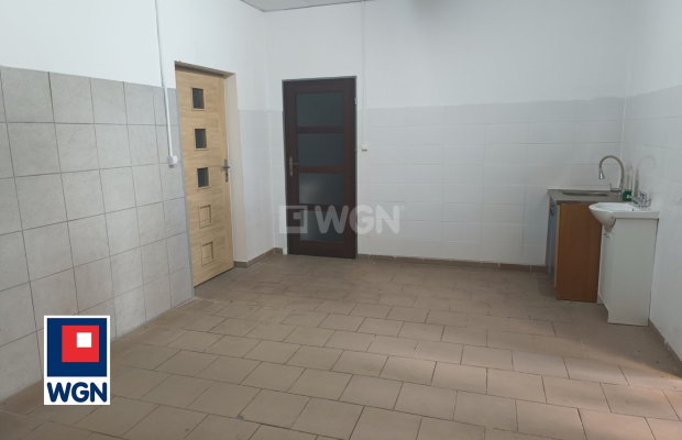 Konotop, sprzedam obiekt, powierzchnia użytkowa 215 m2, działka 494 m2, 399 000 zł.  
  
Na sprzedaż obiekt handlowo-usługowy z