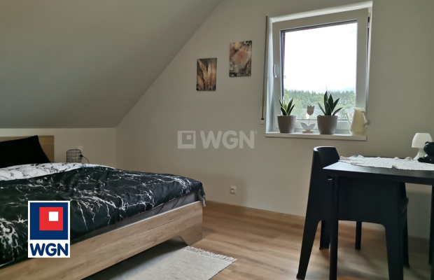 Kaźmierzów, gm Polkowice, 3 pokoje, piętro domu, wynajmę, 95 m2, 3000 zł miesięcznie.  
  
  
Dostępne od ZARAZ. Polecam. Wysok