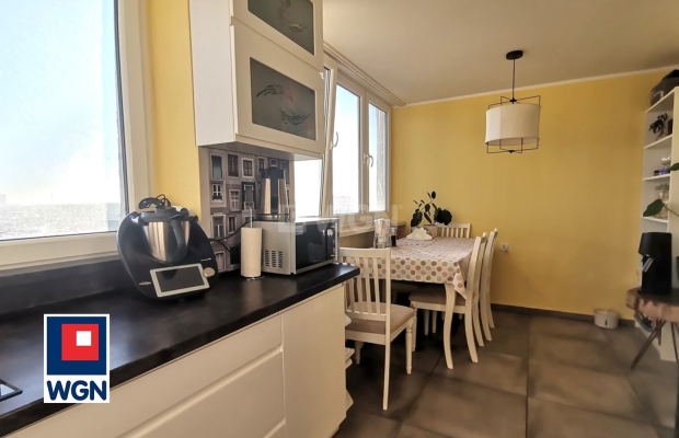 Polkowice, mieszkanie 3 pokoje, 72 m2, balkon, sprzedam, 430 000 zł.  
  
Na sprzedaż mieszkanie na 10 piętrze w wieżowcu na ul