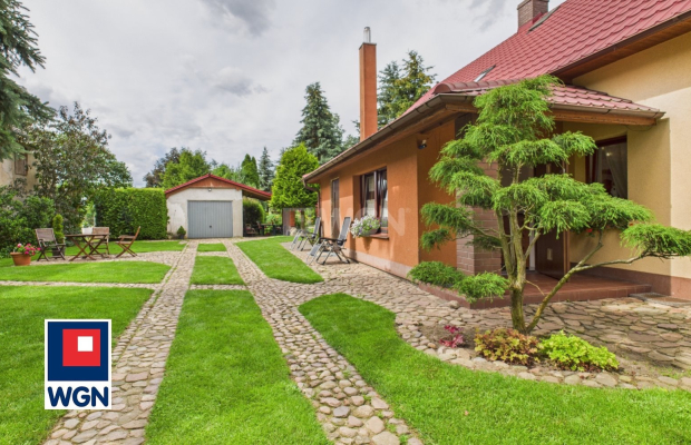 Cieciszów, gmina Szprotawa, dom 220 m2, sprzedam, działka 0,30 ha, 729 000 zł.  
  
WGN Nieruchomości, prezentuje wyjątkową nie