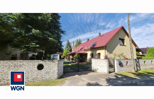 Cieciszów, gmina Szprotawa, dom 220 m2, sprzedam, działka 0,30 ha, 729 000 zł.  
  
WGN Nieruchomości, prezentuje wyjątkową nie