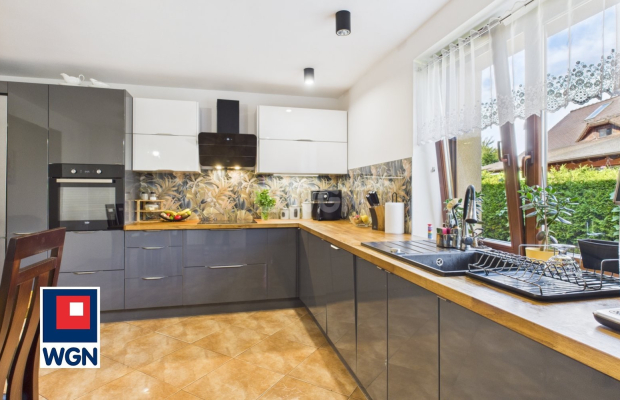 Cieciszów, gmina Szprotawa, dom 220 m2, sprzedam, działka 0,30 ha, 729 000 zł.  
  
WGN Nieruchomości, prezentuje wyjątkową nie