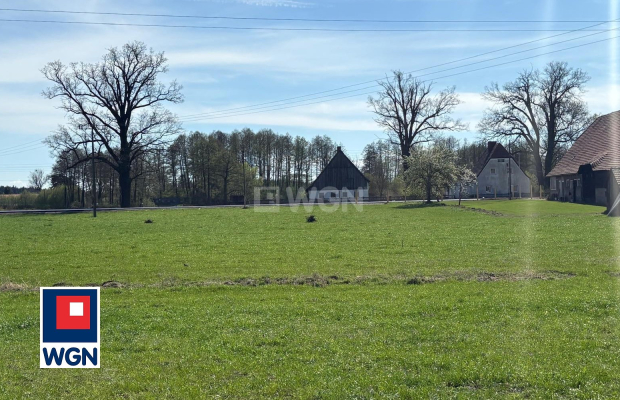 Ostaszów, działka 14200 m2, dom 120 m2, sprzedam, cena 499000 zł.  
  
Przedmiotem sprzedaży jest działka z lekkim nachyleniem 