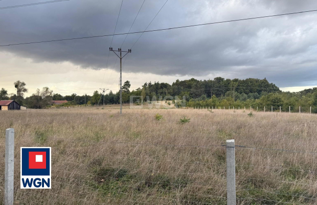 Ostaszów, działka 14200 m2, dom 120 m2, sprzedam, cena 499000 zł.  
  
Przedmiotem sprzedaży jest działka z lekkim nachyleniem 