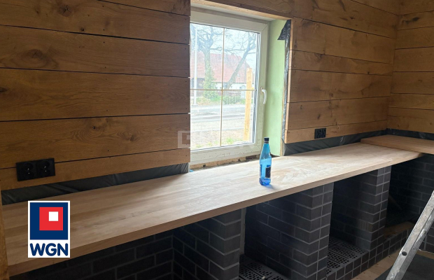 Ostaszów, działka 14200 m2, dom 120 m2, sprzedam, cena 499000 zł.  
  
Przedmiotem sprzedaży jest działka z lekkim nachyleniem 