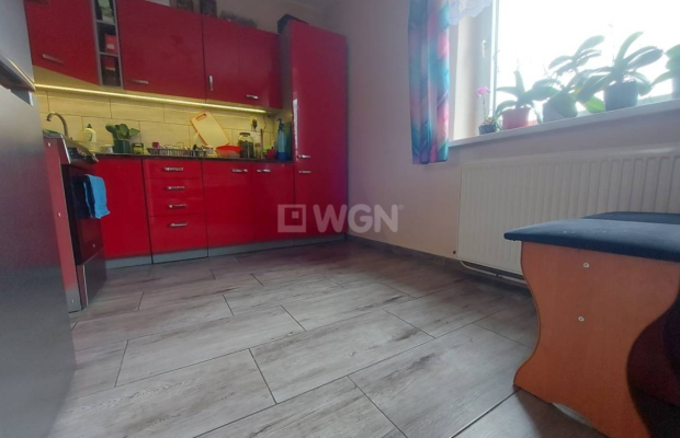 Leszno Górne, dom mieszkalno - usługowy, 15 pokoi, 550 m2, 1 190 000 zł, sprzedam.  
  
Sprzedam duży dom w centrum wsi, przy d