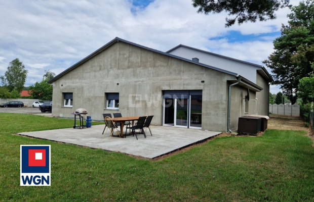 Kożuchów, dom z warsztatem, 283 m2, działka 62 ary, cena 2 150 000 zł, sprzedam.  
  
Sprzedający ponosi koszty związane z usłu