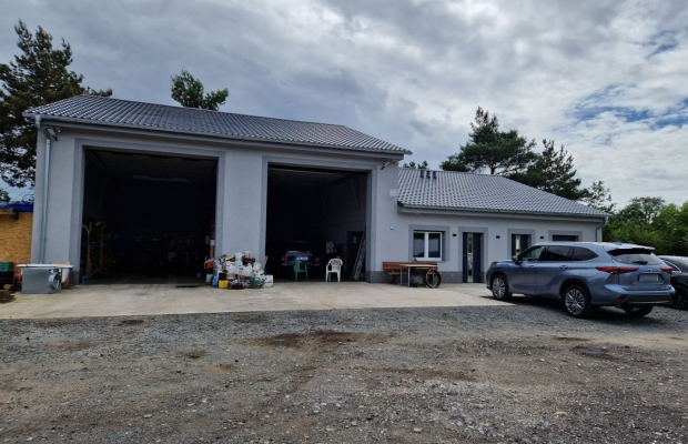 Kożuchów, dom z warsztatem, 283 m2, działka 62 ary, cena 2 150 000 zł, sprzedam.  
  
Sprzedający ponosi koszty związane z usłu