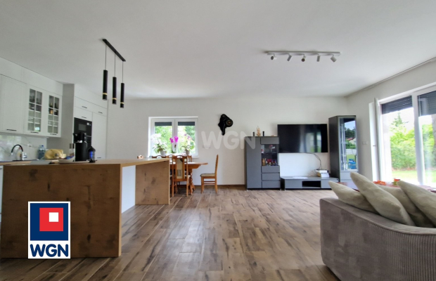 Kożuchów, dom z warsztatem, 283 m2, działka 62 ary, cena 2 150 000 zł, sprzedam.  
  
Sprzedający ponosi koszty związane z usłu