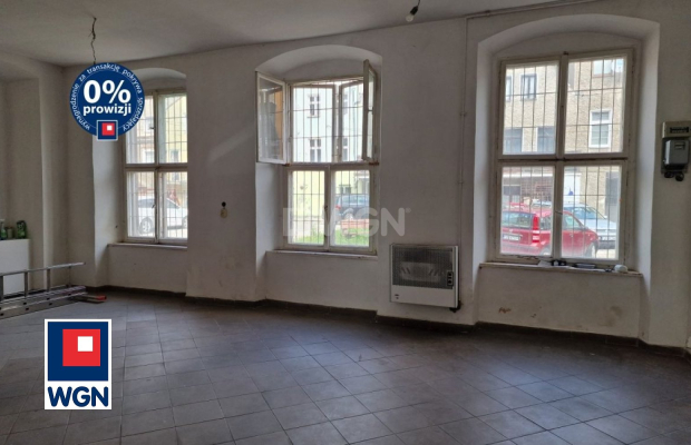 Szprotawa, kamienica, 19 pokoi, 920 m2, sprzedam, cena 2 490 000 zł.  
  
 Oferta wyłącznie w WGN Nieruchomości.  
  
 Sprzedam