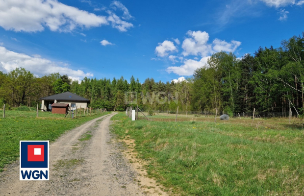 Łagoszów Wielki, uzbrojona działka budowlana, 1125 m2, cena 115 000 zł, sprzedam.  
  
Na sprzedaż działka o numerze 5/14, osta