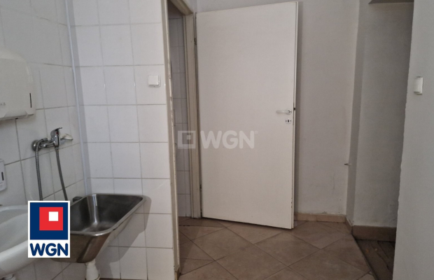 Szprotawa, lokal handlowo-usługowy 70 m2, wynajmę, 3500 zł.  
  
Wynajmę lokal w śródmieściu Szprotawy, przy ulicy Kościuszki. 