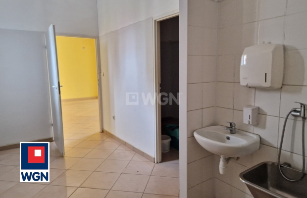 Szprotawa, lokal handlowo-usługowy 70 m2, wynajmę, 3500 zł.  
  
Wynajmę lokal w śródmieściu Szprotawy, przy ulicy Kościuszki. 