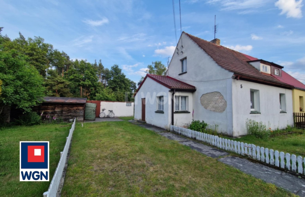 Małomice, dom 4 pokoje, 81 m2, działka 961 m2, cena 260 000 zł, sprzedam.  
  
Polecam Państwu niewielki domek w zabudowie bliź