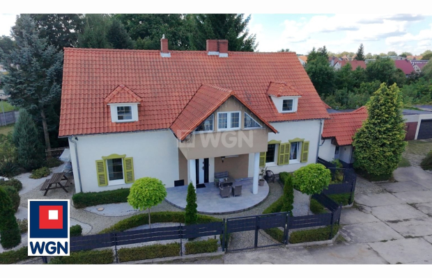 Szprotawa, dom 280 m2, 12 pokoi, działka 3666 m2, cena 1 650 000 zł, sprzedam.  
  
WGN Nieruchomości oferuje atrakcyjną nieruc