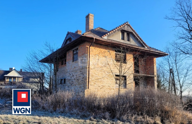 Szprotawa, dom jednorodzinny, 252 m2, 8 pokoi, działka 12 ar, cena 280 000 zł, sprzedam.  
  
Oferuję Państwu piętrowy dom jedn