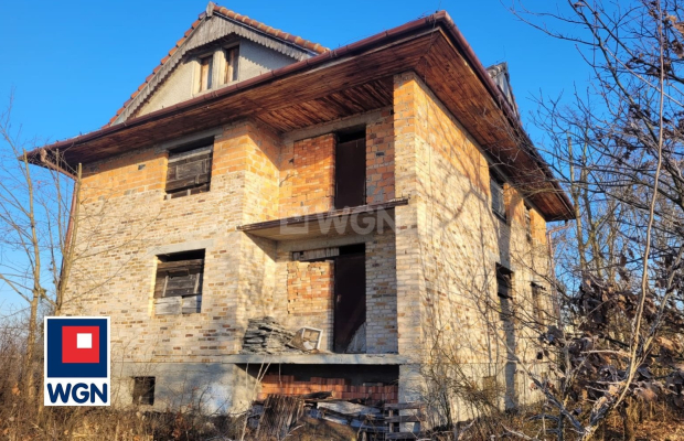 Szprotawa, dom jednorodzinny, 252 m2, 8 pokoi, działka 12 ar, cena 280 000 zł, sprzedam.  
  
Oferuję Państwu piętrowy dom jedn