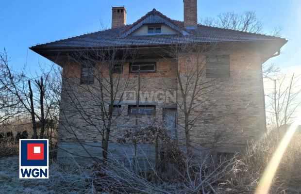 Szprotawa, dom jednorodzinny, 252 m2, 8 pokoi, działka 12 ar, cena 280 000 zł, sprzedam.  
  
Oferuję Państwu piętrowy dom jedn