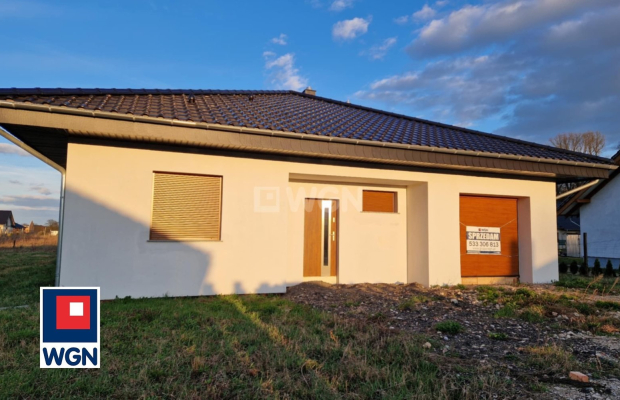 Małomice, dom jednorodzinny, 4 pokoje, 127 m2, działka 852 m2, cena 510 000 zł, sprzedam.  
  
Polecam Państwu nowy dom jednoro