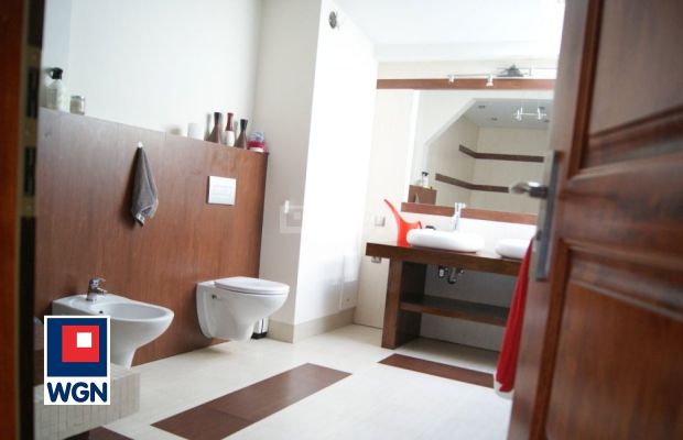 Szprotawa , mieszkanie 4 pokoje, 150 m2 sprzedam, cena 399 000 zł.  
  
 Oferta wyłącznie w WGN Nieruchomości.  
  
 Sprzedam d