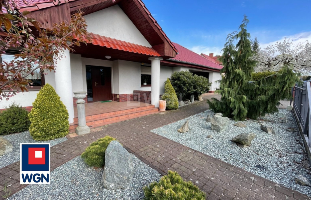 Żagań, dom 5 pokoi, 134 m2, działka 13 ar, cena 1 399 000 zł, sprzedam.  
  
Na sprzedaż rezydencja w stylu dworku dedykowana w