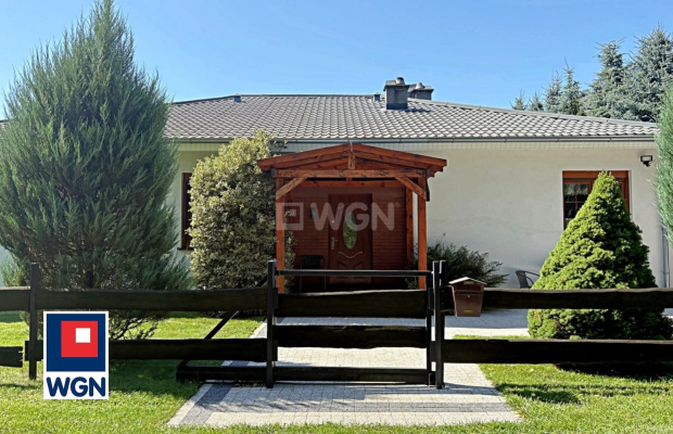 Ołobok, dom 5 pokoi, 150 m2, sprzedam, cena 1299 000 zł.  
  
 Oferta wyłącznie w WGN Nieruchomości.  
  
 Sprzedam nieruchomoś