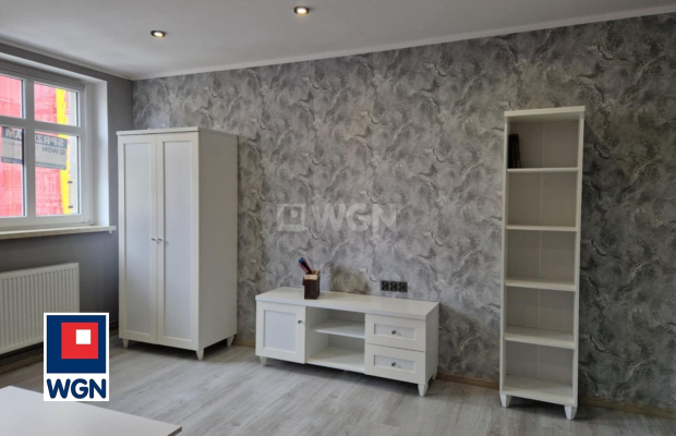 Szprotawa, kawalerka w Rynku, 56 m2, cena 250 000 zł, sprzedam.  
  
Na sprzedaż oferuję Państwu mieszkanie dwupoziomowe w zaby