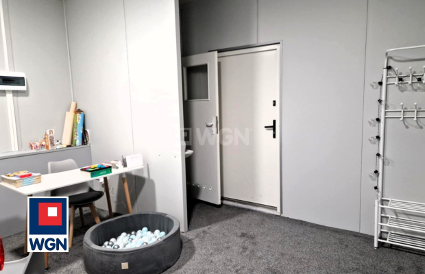 Wiechlice, pawilon handlowo-usługowy, 20 m2, odstępne 800 zł, wynajmę.  
  
Wynajmę pawilon przy ulicy Brzozowej w Wiechlicach,