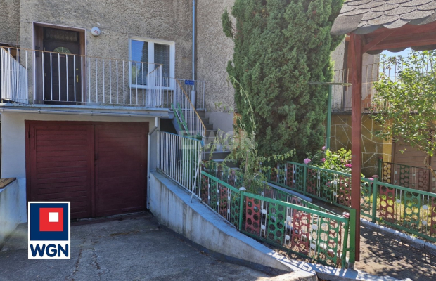 Małomice, dom w zabudowie szeregowej, 3 pokoje, 95 m2, cena 429 000 zł, sprzedam.  
  
Na sprzedaż oferuję Państwu niewielki, p