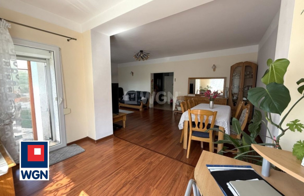 Szprotawa, dom 6 pokoi, 160 m2, sprzedam, cena 890 000 zł.  
  
 Oferta wyłącznie w WGN Nieruchomości.  
  
 Sprzedam dom w Szp