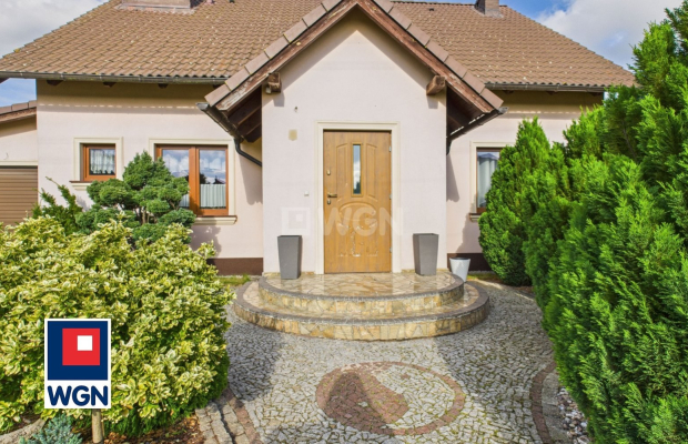 Szprotawa, dom jednorodzinny, 5 pokoi, 150 m2, cena 820 000 zł, sprzedam.  
  
Na sprzedaż oferuję Państwu atrakcyjny dom parte