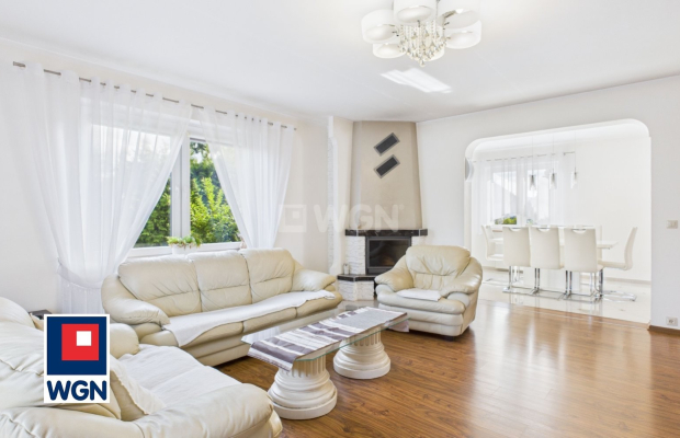 Szprotawa, dom jednorodzinny, 5 pokoi, 150 m2, cena 820 000 zł, sprzedam.  
  
Na sprzedaż oferuję Państwu atrakcyjny dom parte