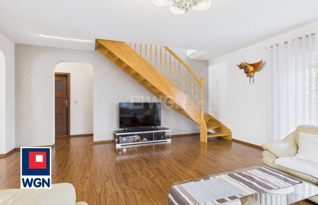 Szprotawa, dom jednorodzinny, 5 pokoi, 150 m2, cena 820 000 zł, sprzedam.  
  
Na sprzedaż oferuję Państwu atrakcyjny dom parte