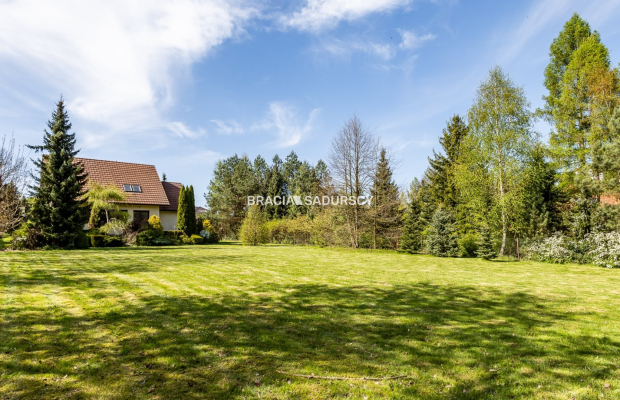  DOM NA DUŻEJ DZIAŁCE W ATRAKCYJNEJ LOKALIZACJI