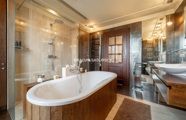 ZADBANY,WYSOKI STANDARD DOM OK 230 M2 