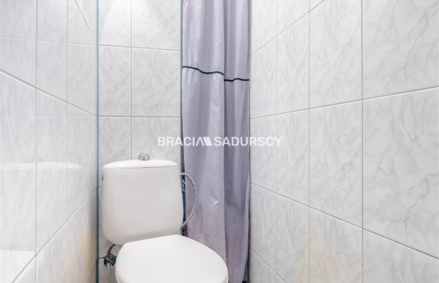 3niezalezne pokoje/2 balkony/2.piętro/do remontu