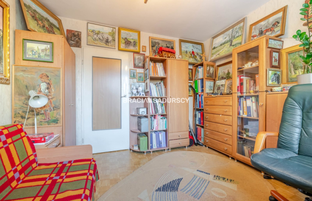 3niezalezne pokoje/2 balkony/2.piętro/do remontu