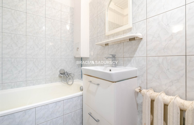 3niezalezne pokoje/2 balkony/2.piętro/do remontu