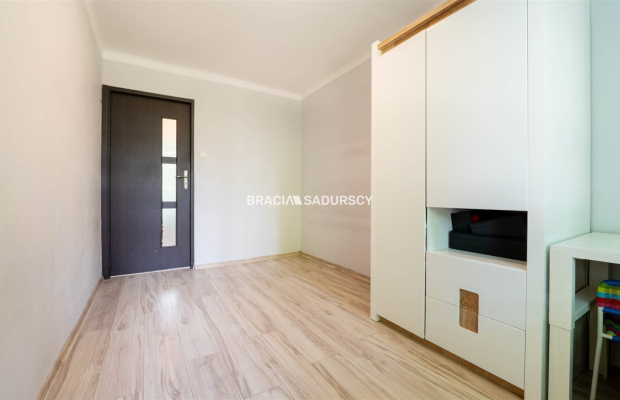 2 pokoje + osobna kuchnia, blisko tramwaj, Park