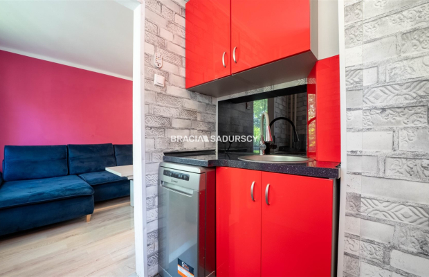 2 pokoje + osobna kuchnia, blisko tramwaj, Park