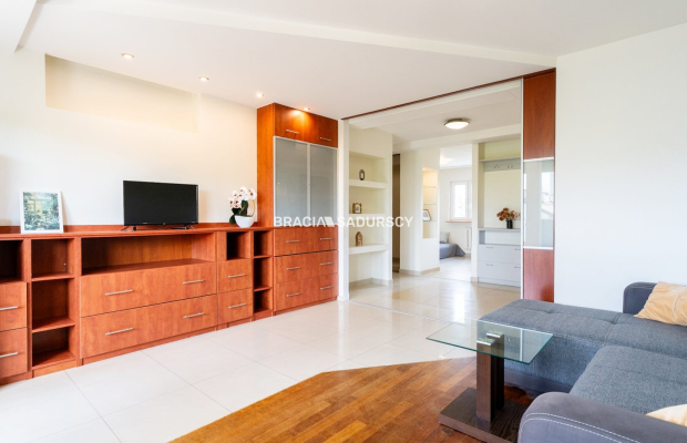 3-pokojowe mieszkanie z loggią- Zawodzie