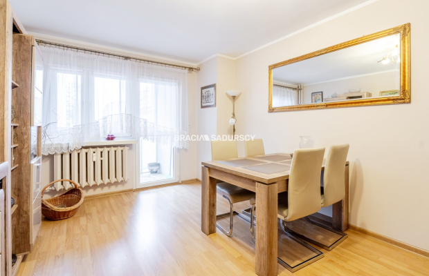 Przytulne 2 pok z osobną Kuchnią os. Oświecenia.