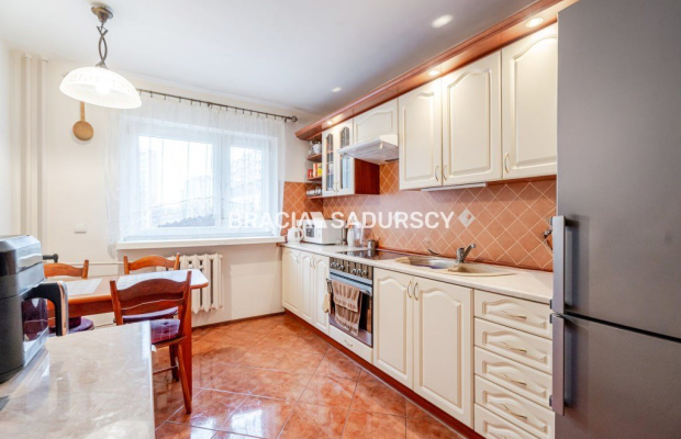 Przytulne 2 pok z osobną Kuchnią os. Oświecenia.