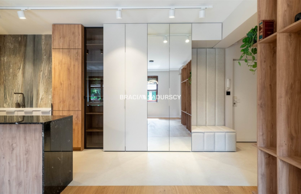 Wola Justowska apartament z miejscem postojowym 