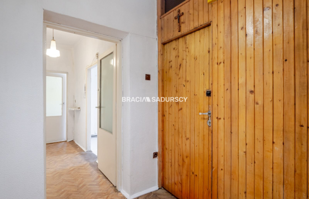 POŁOWA DOMU Z WŁASNYM OGRÓDKIEM 