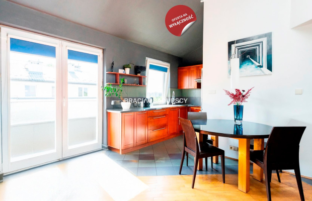 Płaszów, ul. Saska - 6 pokojowe o powierzchni 106 m². 
 
Dwupoziomowe, 6-pokojowe mieszkanie o łącznej powierzchni 106 m², w ty