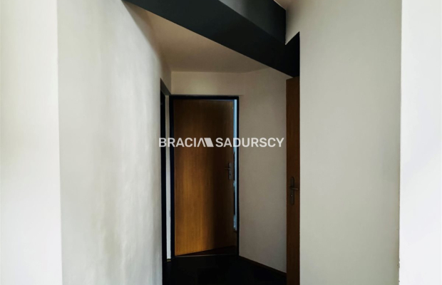 Płaszów, ul. Saska - 6 pokojowe o powierzchni 106 m². 
 
Dwupoziomowe, 6-pokojowe mieszkanie o łącznej powierzchni 106 m², w ty